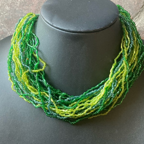 Jewelry - Green beaded necklace